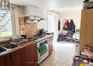 18 Huntington Park Dr in Markham, ON - Building Photo - Building Photo