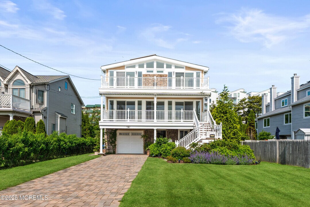 272 Ocean Blvd N in Long Branch, NJ - Building Photo