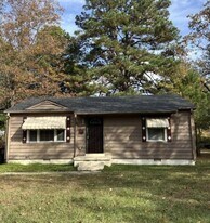 5 Phyllis St in Pine Bluff, AR - Building Photo