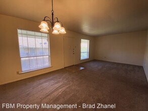 510 W Marvin Ave in Waxahachie, TX - Building Photo - Building Photo