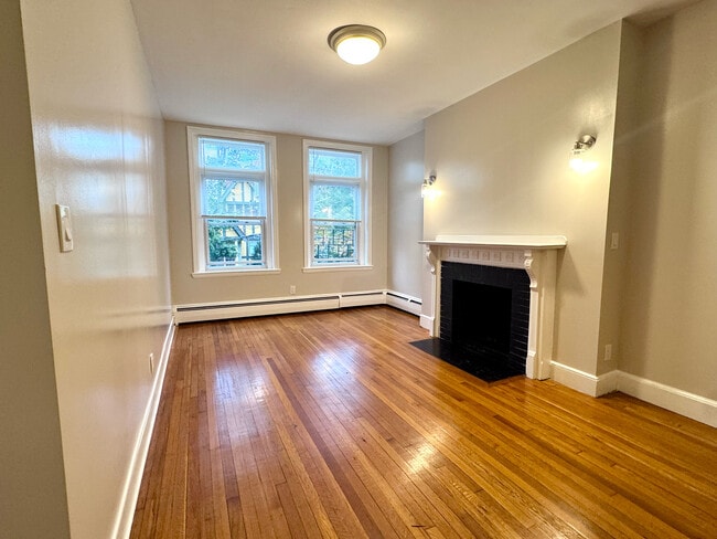 164 Winthrop Rd, Unit 3 in Brookline, MA - Foto de edificio - Building Photo
