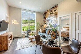 901-907 7 St N, Unit SI ID1308640P in Golden, BC - Building Photo