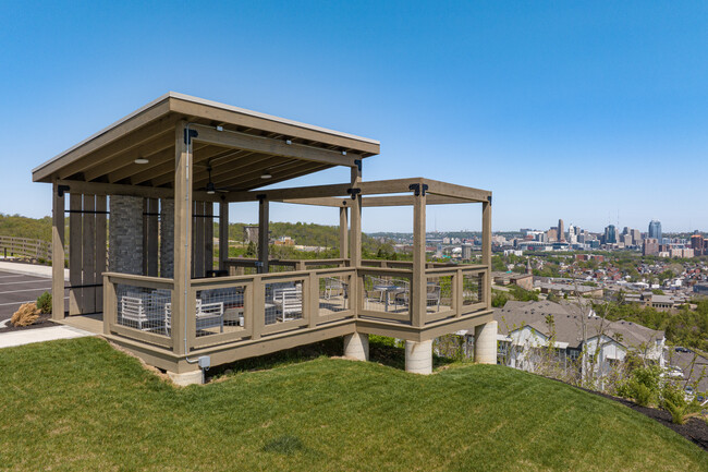 Tapestry Ridge in Covington, KY - Foto de edificio - Building Photo