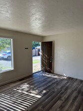 840 Olympic Ave in Medford, OR - Foto de edificio - Building Photo