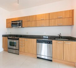 350 S Miami Ave, Unit 2314 in Miami, FL - Foto de edificio - Building Photo