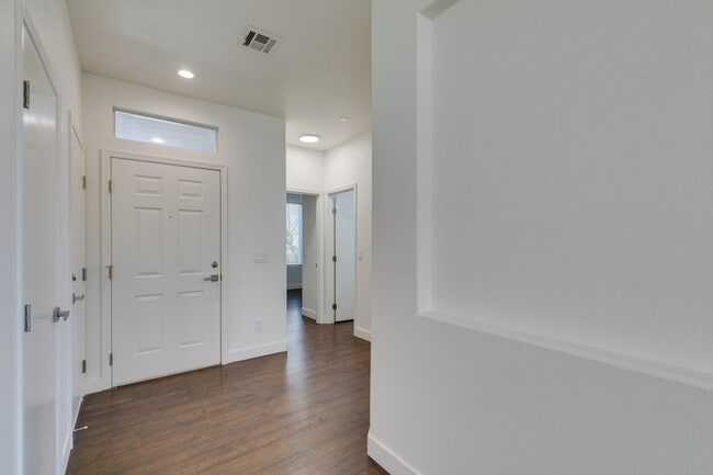 10505 Jeremy Ridge Ave in Las Vegas, NV - Building Photo - Building Photo