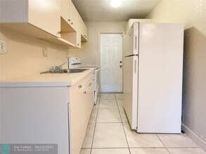1717 NW 8th Pl in Fort Lauderdale, FL - Building Photo - Building Photo