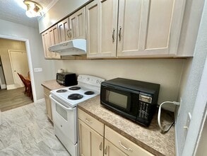 4406 Tarpon Dr in Tampa, FL - Building Photo - Building Photo