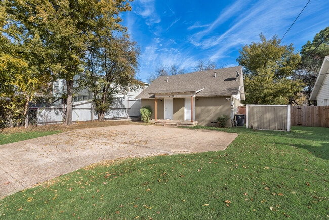 709 N Pecan St, Unit Unit C in Arlington, TX - Building Photo - Building Photo
