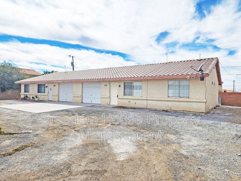 1100 Quartzite Ave in Pahrump, NV - Building Photo