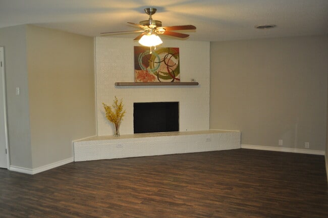 817 Mulkey Ln in Denton, TX - Foto de edificio - Building Photo