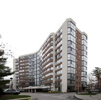 1240 Marlborough Ct in Oakville, ON - Building Photo