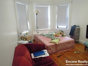 17-19 Washington St. Unit 401, Unit 401 in Malden, MA - Foto de edificio - Building Photo