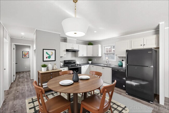 612 Fenwick Ln in Almont, MI - Building Photo - Building Photo