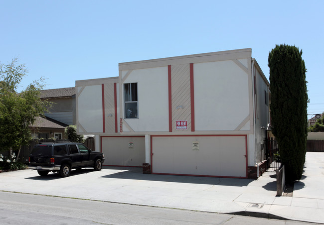 3050 E 5th St in Long Beach, CA - Building Photo - Building Photo