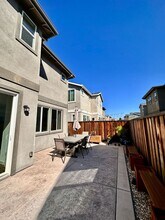 2318 Spitfire Way in Sacramento, CA - Building Photo - Building Photo