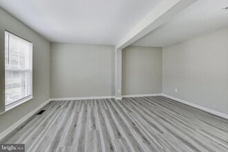 13504 Hayworth Dr in Rockville, MD - Foto de edificio - Building Photo