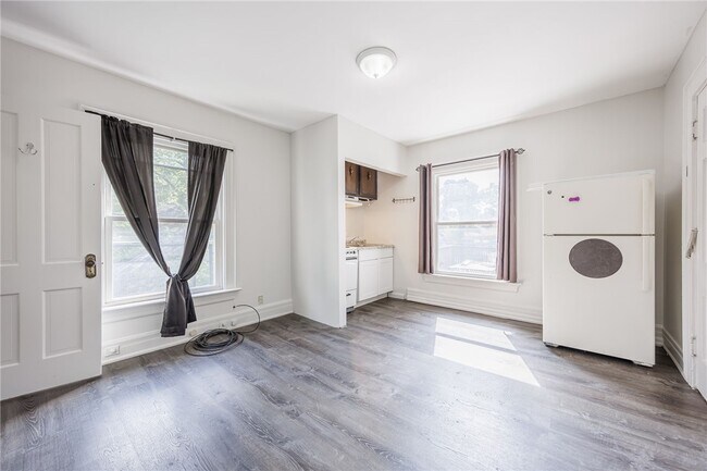 420 Oxford St in Rochester, NY - Building Photo - Building Photo