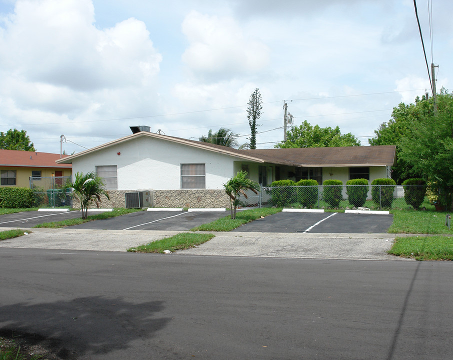 2011 NW 59th Way in Fort Lauderdale, FL - Building Photo