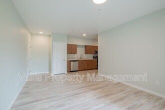 13001 S Crompton Lane in Molalla, OR - Building Photo - Building Photo