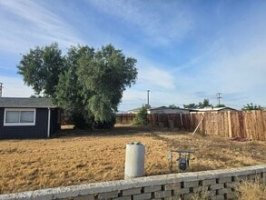 6701 Mountain View Ave in Inyokern, CA - Building Photo - Building Photo