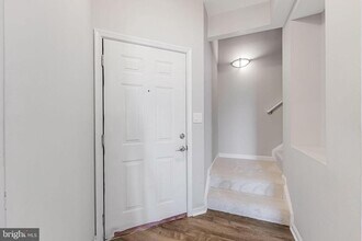 20451 Chesapeake Square in Cascades, VA - Building Photo - Building Photo