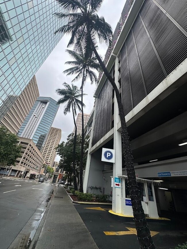 225 Queen St in Honolulu, HI - Building Photo - Building Photo