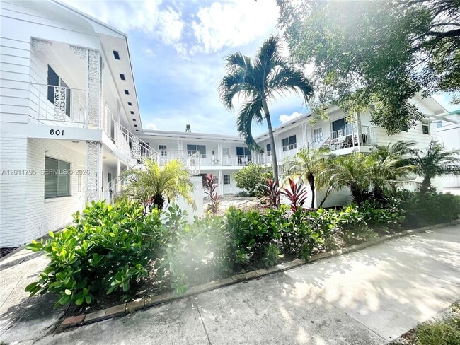 property at 601 S 19th Ave