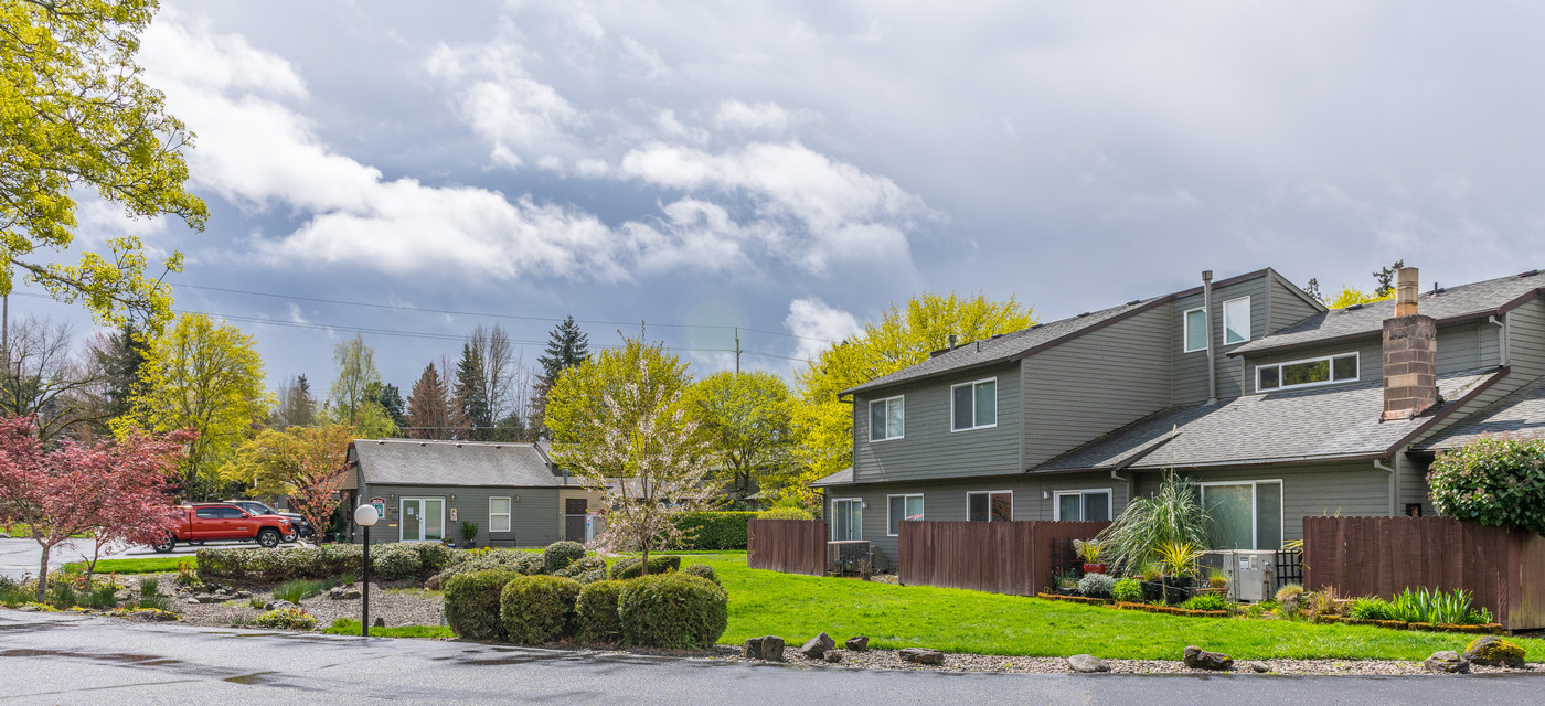 Menlo Parc Apartments in Beaverton, OR - Building Photo