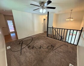 1421 Osage Trail St in Independence, MO - Foto de edificio - Building Photo