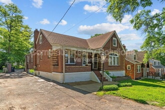 8028 Wynwood Dr in Affton, MO - Foto de edificio - Building Photo