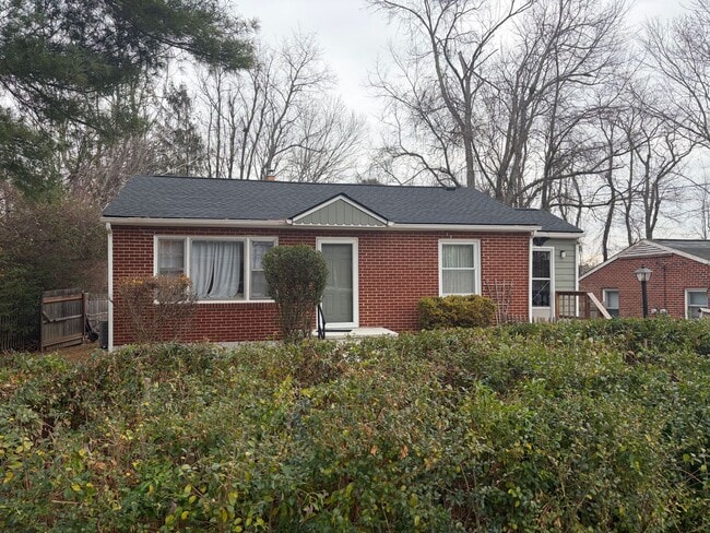 1012 Montgomery St NW in Blacksburg, VA - Building Photo - Building Photo