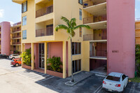 Fernwood Lakeview in Miami, FL - Building Photo - Building Photo