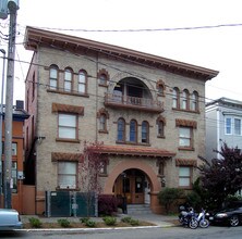 Glencoe Apartments in Seattle, WA - Building Photo - Building Photo