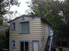 32 Vía Ventura in Monterey, CA - Building Photo