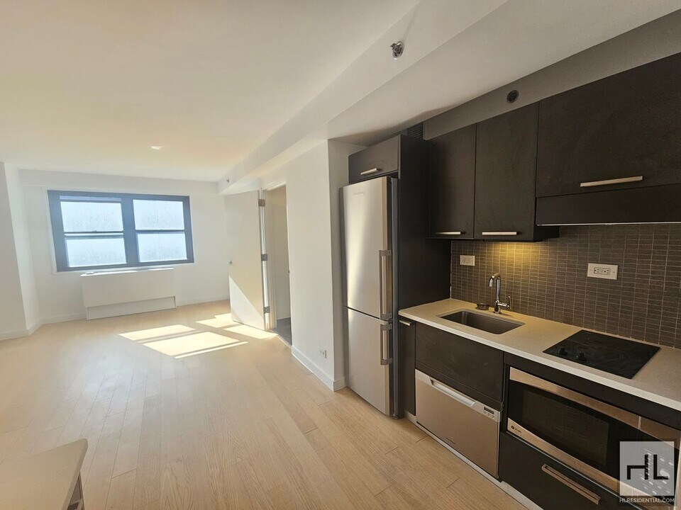 East 39th Street in New York, NY - Building Photo