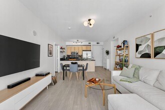 1111 SW 1st Ave, Unit LPH-3823 in Miami, FL - Building Photo - Building Photo