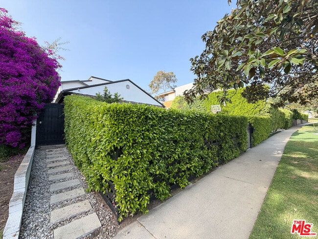13219 Rose Ave in Los Angeles, CA - Building Photo - Building Photo