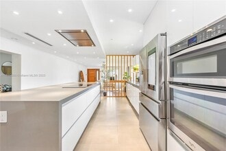 465 NE 112th St in Miami, FL - Building Photo - Building Photo