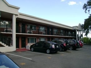 Stadium View Condominiums in Tallahassee, FL - Foto de edificio - Building Photo