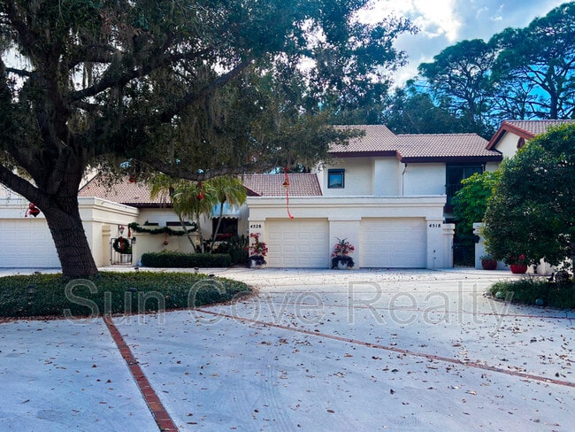 4518 Ascot Cir S in Sarasota, FL - Building Photo - Building Photo