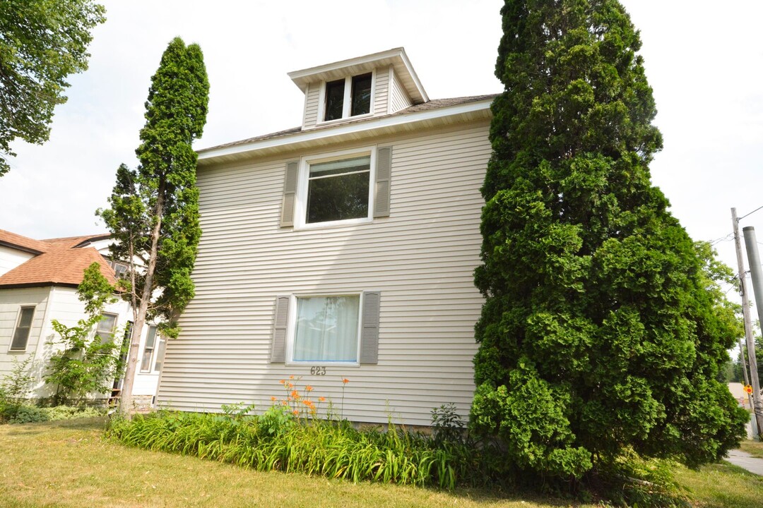 623 E Center St in Rochester, MN - Foto de edificio