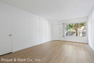 11615 Darlington Ave in Los Angeles, CA - Foto de edificio - Building Photo