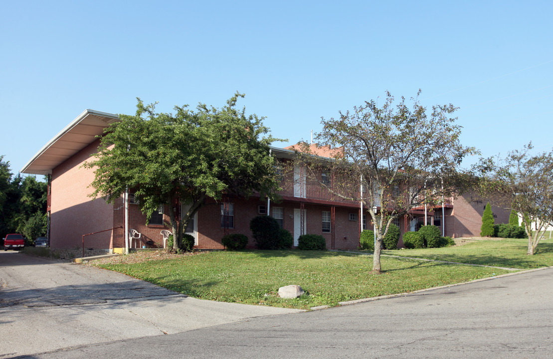 Sunnyhill Manor in Mansfield, OH - Building Photo