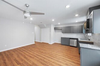 8120 Laura Koppe Rd in Houston, TX - Foto de edificio - Building Photo