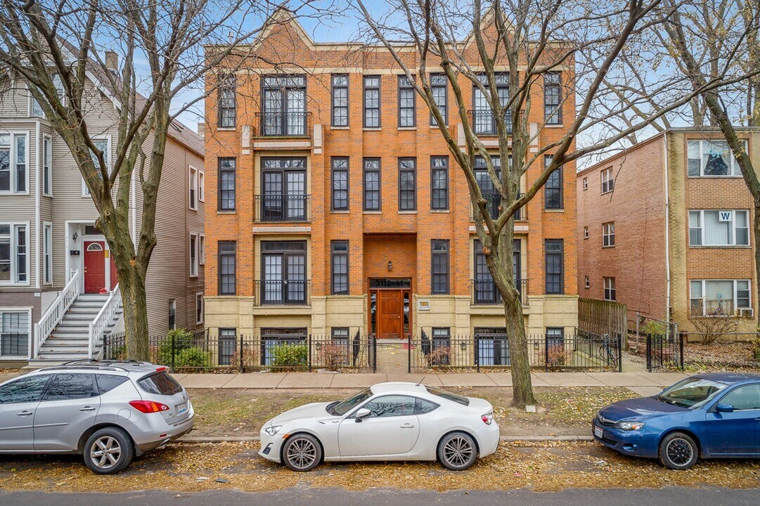 3114 N Racine Ave, Unit 3N in Chicago, IL - Building Photo