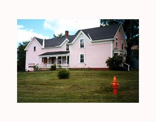 11 Leonard St in Houlton, ME - Building Photo