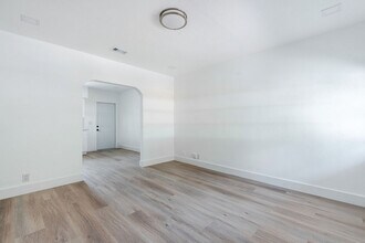 323 NW 21st Ave in Miami, FL - Building Photo - Building Photo