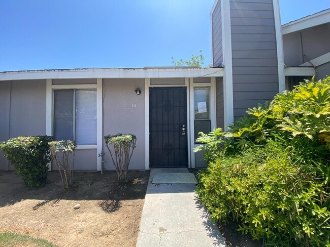 property at 1027 W Dakota Ave