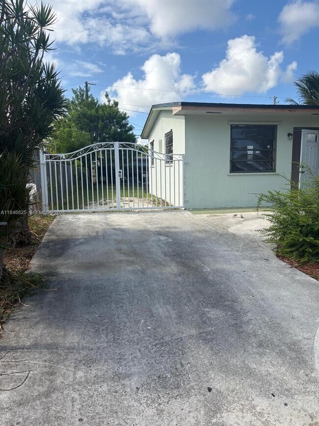 10791 SW 221st St Rd in Miami, FL - Building Photo - Building Photo